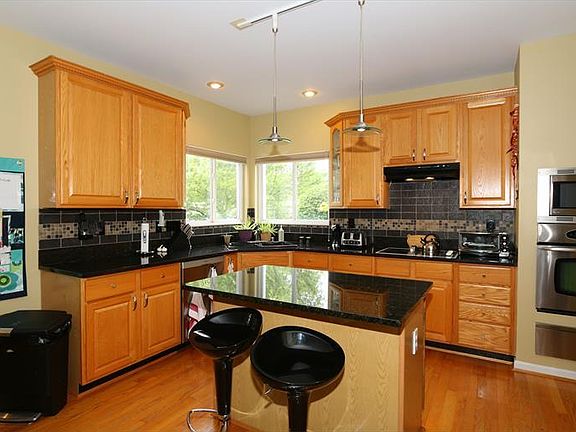 3rd image of 1059 Bayswater Dr