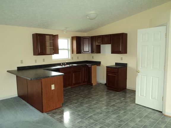 3rd image of 4119 Beech Dr