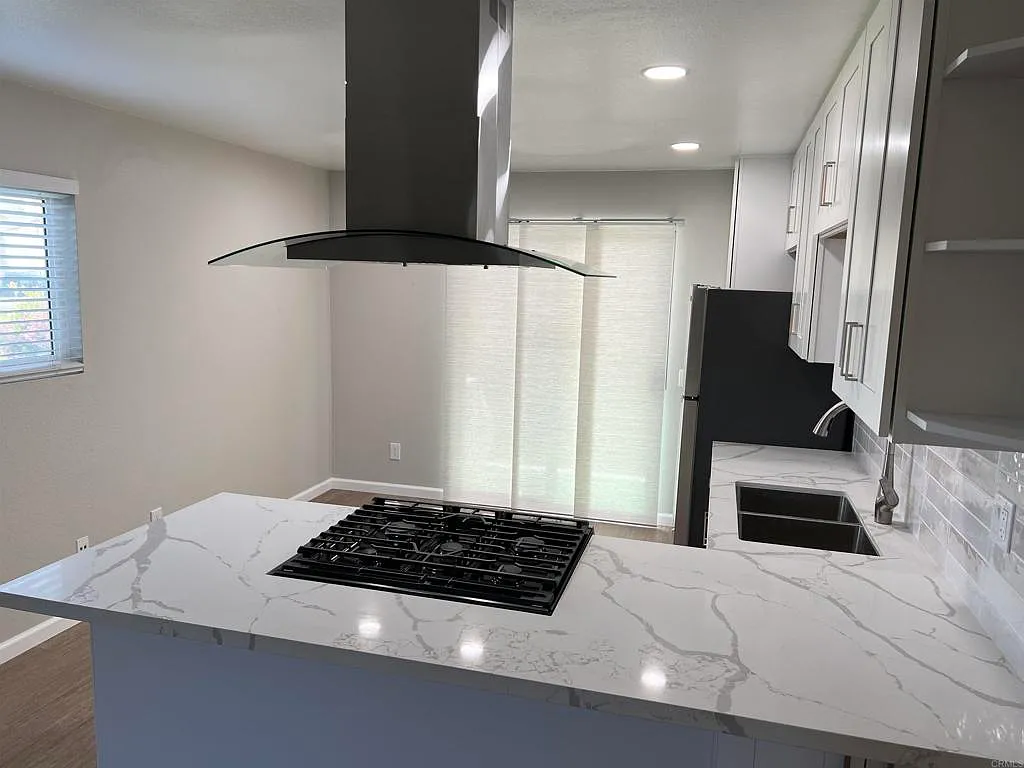 2 bed, 1.0 bath, 800 sqft, $2,450 — Photo 4