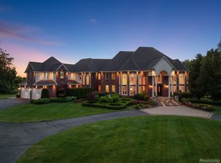 2384 Pebble Creek Dr, Oakland, MI 48363