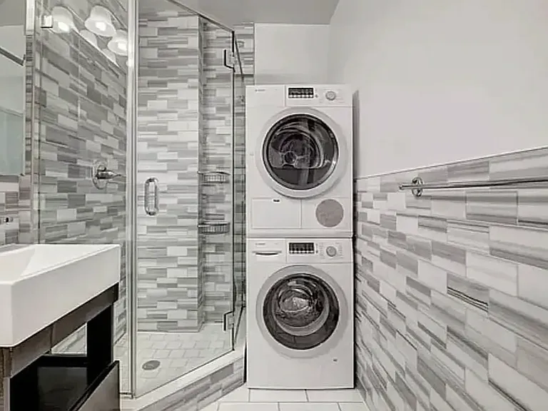 438 W 52nd St #1-A — Photo 3