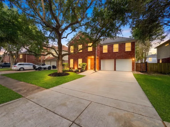 2023 Ruffian Ln, Stafford, TX 77477