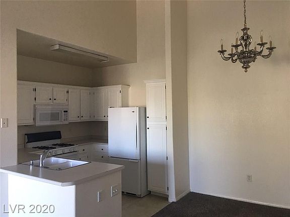 4th image of 855 N Stephanie St Unit 2622