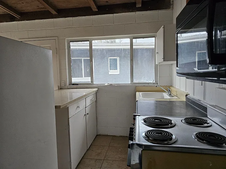 13955 Lakeshore Dr #9 — Photo 3