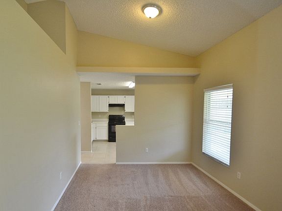 3rd image of 435 Country Wood Cir