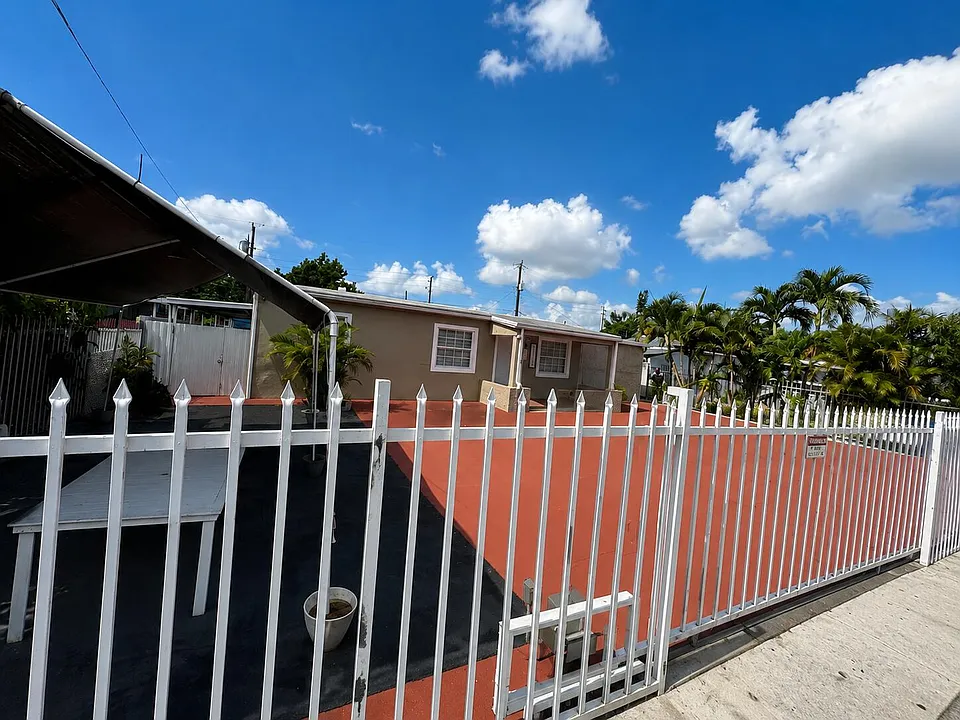 3540 NW 95th Ter
