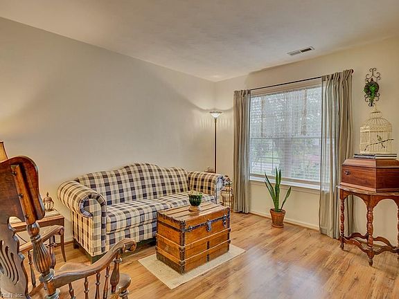 5th image of 112 Hillside Ave