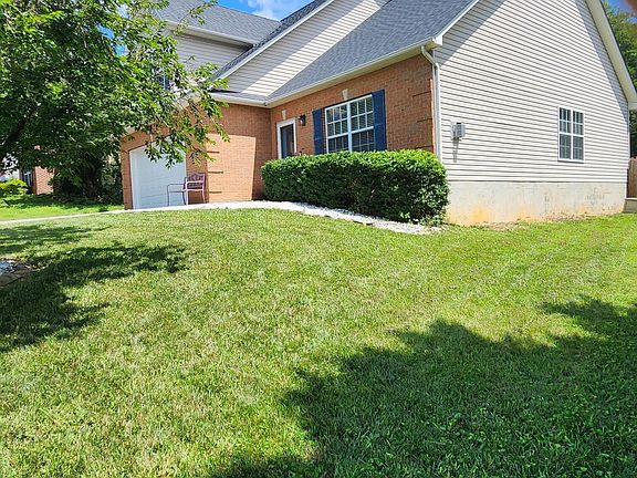 2nd image of 6828 Avensong Ln
