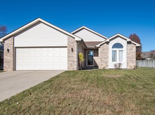 5886 Regency Dr, Columbus, IN 47203