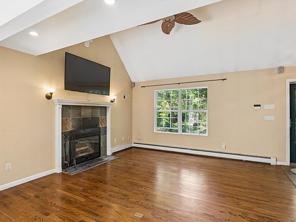 4th image of 32 Atlantic Ave
