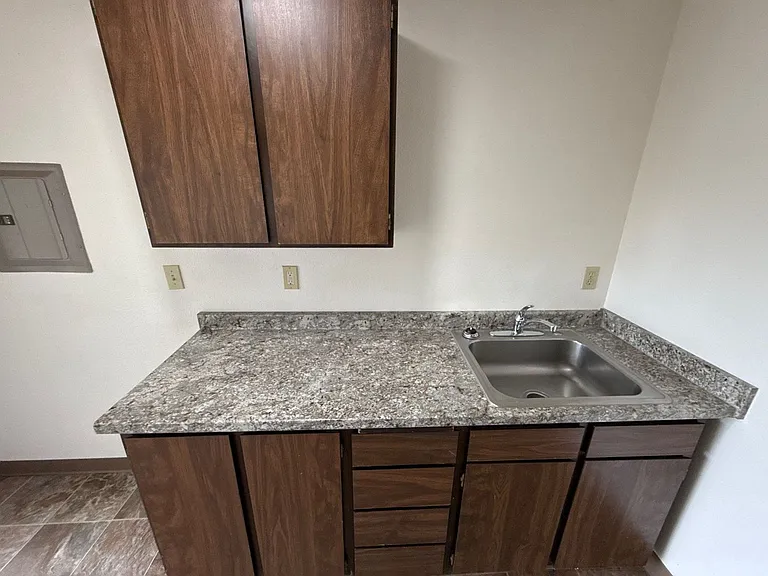 Ashwood Apartments — Photo 9