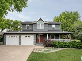 316 Iowa Ave NW, Orange City, IA 51041
