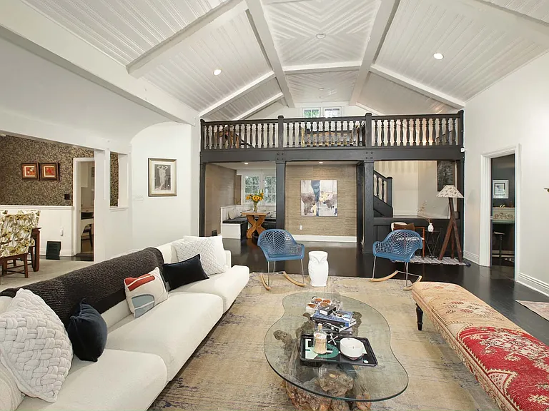 2050 Laurel Canyon Blvd — Photo 5