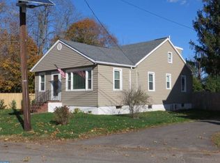 12 Railroad Ave, Columbus, NJ 08022