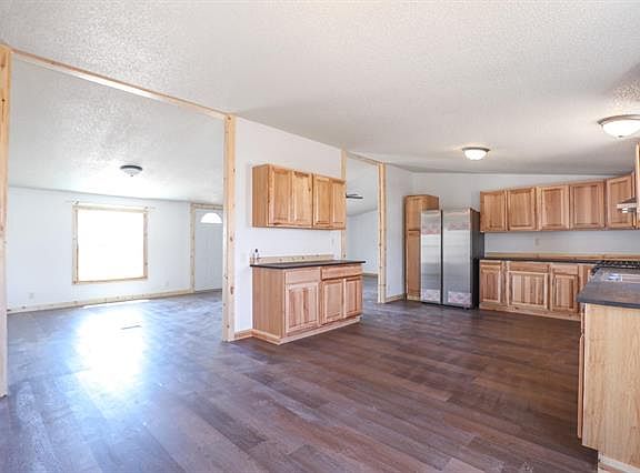 4th image of 832 Travis Ct
