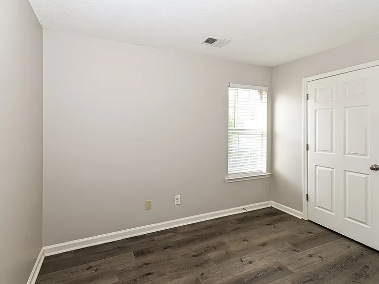6392 Manchester Dr — Photo 13