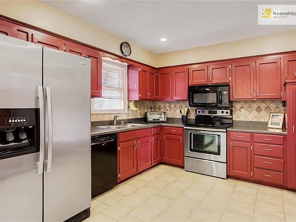 5th image of 18917 E Hanthorn Dr