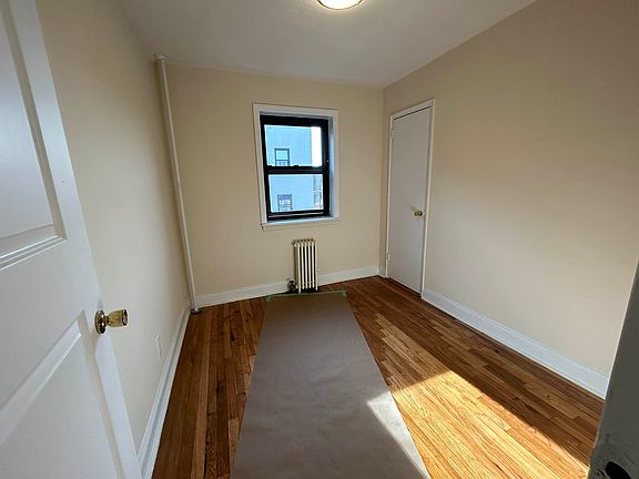 4th image of 20-24 23rd St #2B