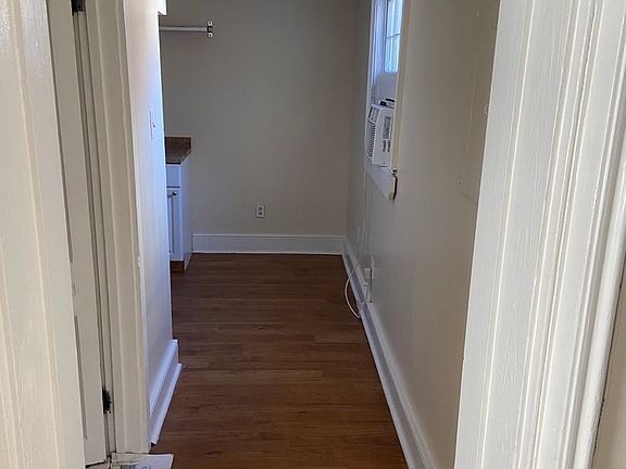5th image of 1035 Saint Peter St #700