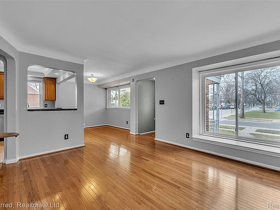 5th image of 2659 Culver Ave