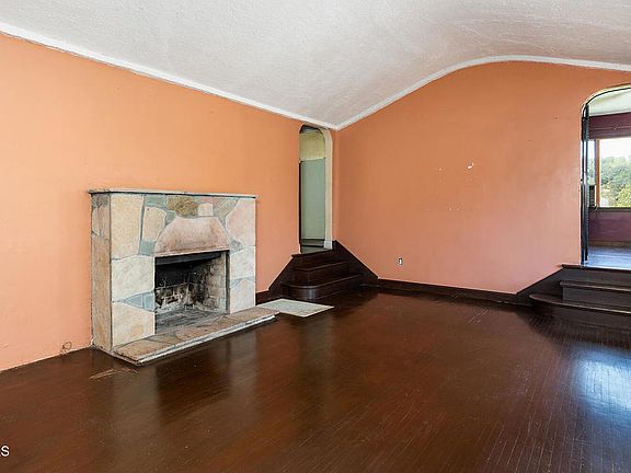 3rd image of 1341 Cambridge Dr