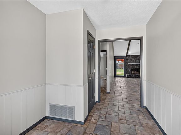 5th image of 6703 Abbey Rd