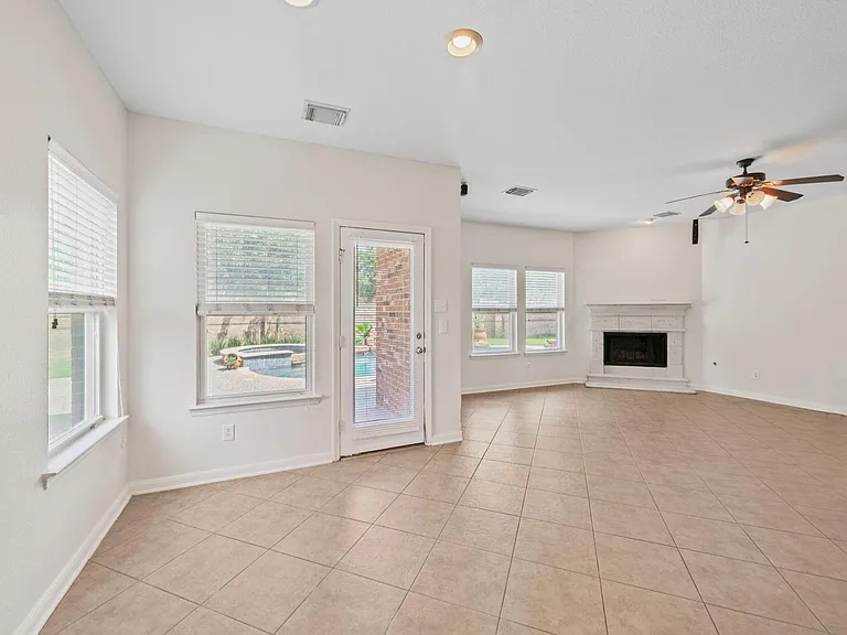 25210 Doves Gate Ct — Photo 19