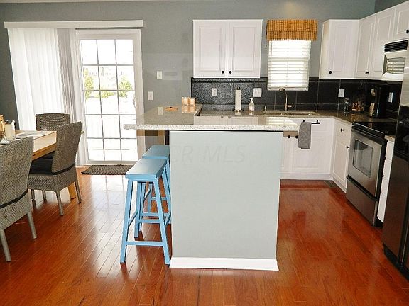 3rd image of 5594 Rainbow Falls St