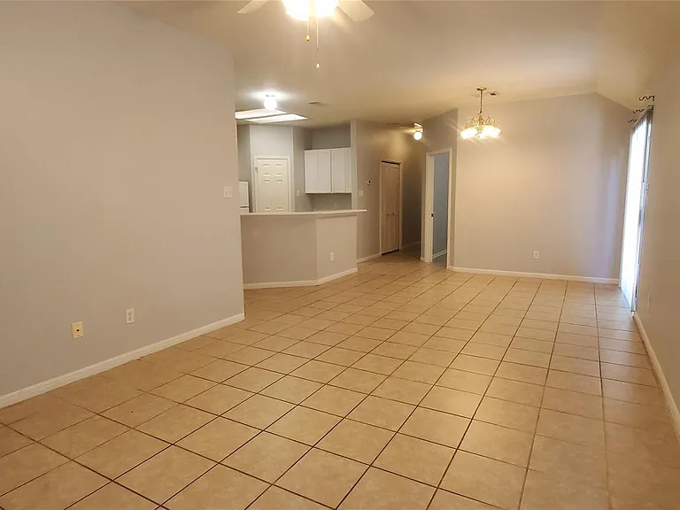 8617 Talyne Chaise Cir #B — Photo 2
