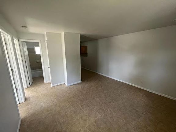 3rd image of 3813 Seminole Ave #3813