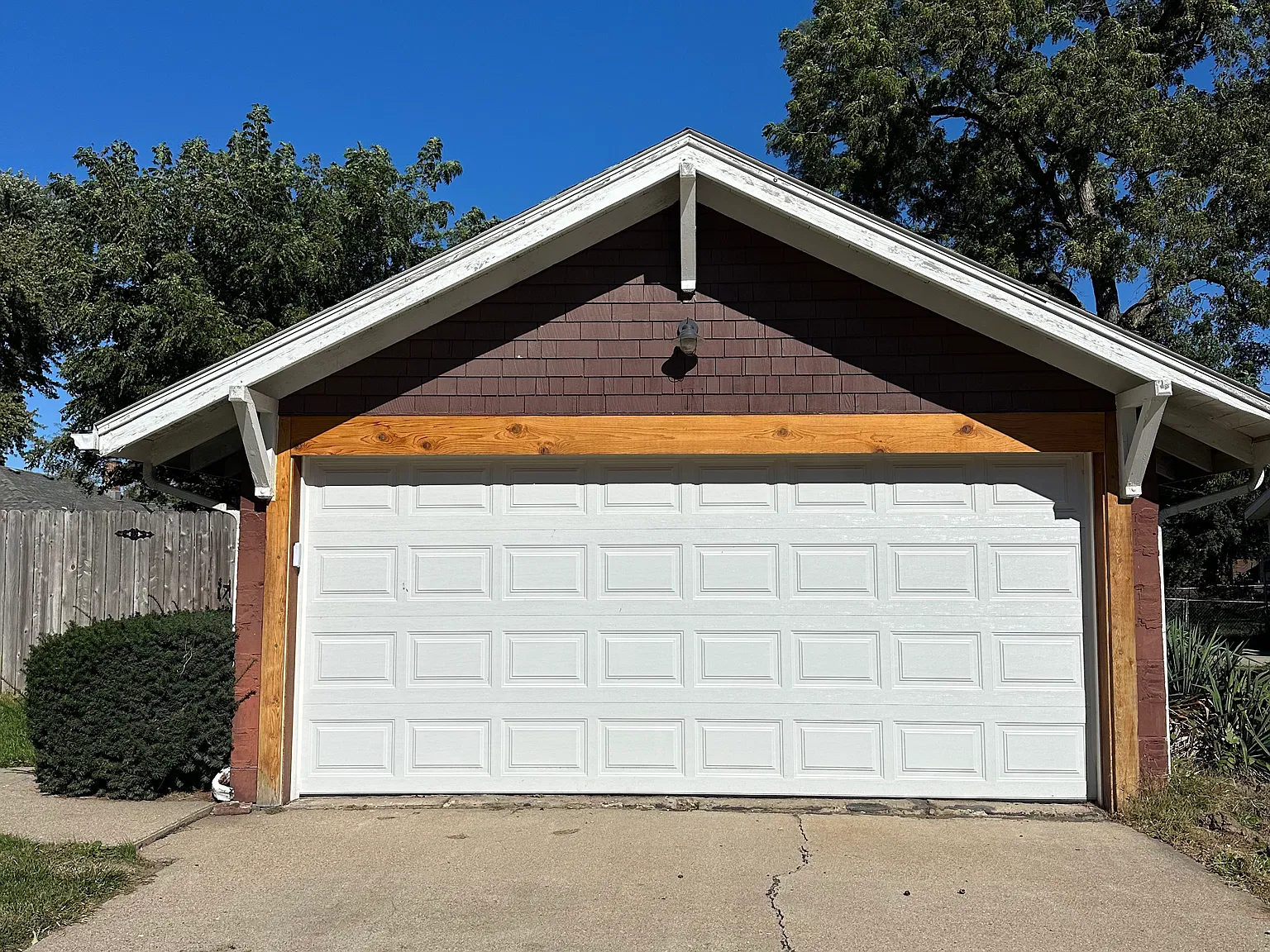 3 bed, 2.5 bath, 2100 sqft, $2,300 — Photo 2