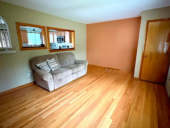 3rd image of 701 N Jay Ave