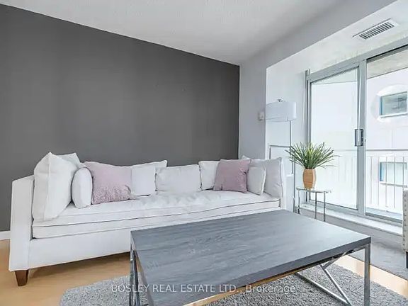 4th image of 18 Stafford St #713