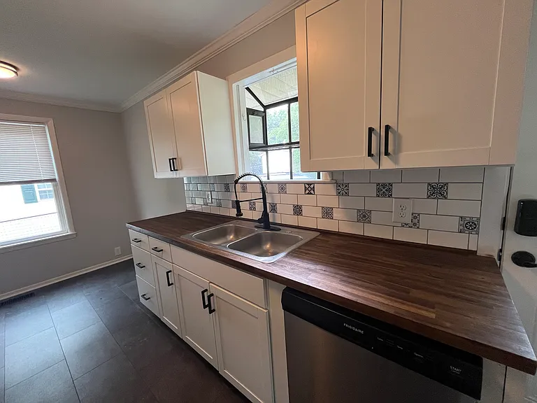 206 D Carlton St — Photo 3