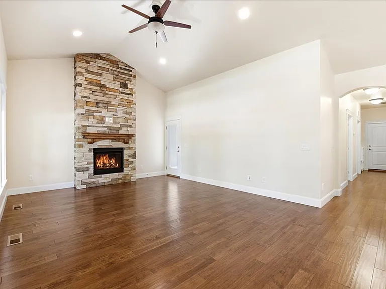 1415 E Summerheights Dr — Photo 7
