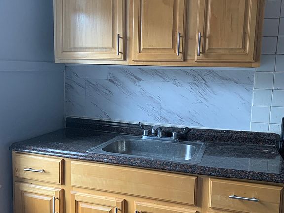 5th image of 242 Lexington Ave APT 2