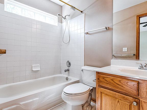 3rd image of 831 Asbury Dr