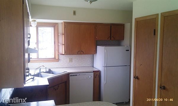 Hickory Hill House kitchen web 4