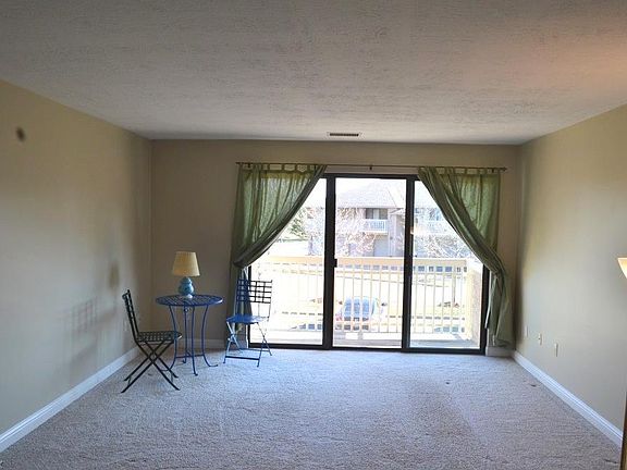 3rd image of 3800 Rosemont Blvd APT 117B
