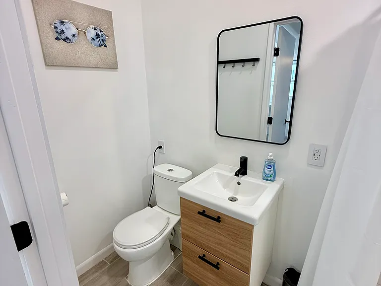 147 42nd Ave NE #3 — Photo 9