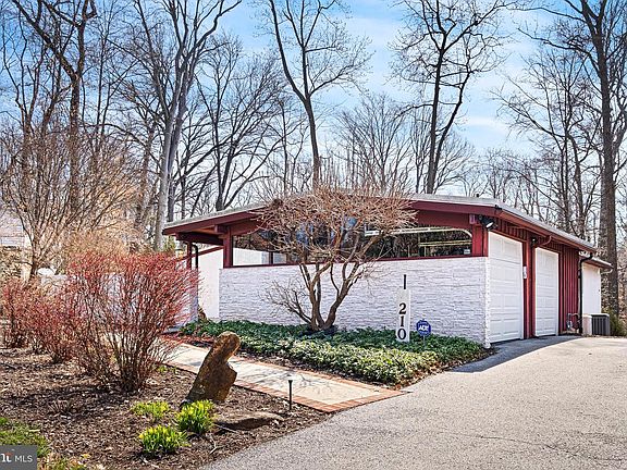 2nd image of 210 Edgewood Dr