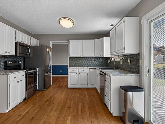 2nd image of 2600 SW Arvonia Pl