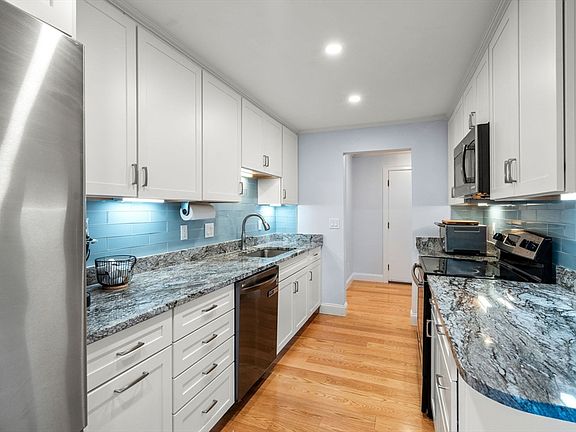 3rd image of 1210 Greendale Ave APT 311