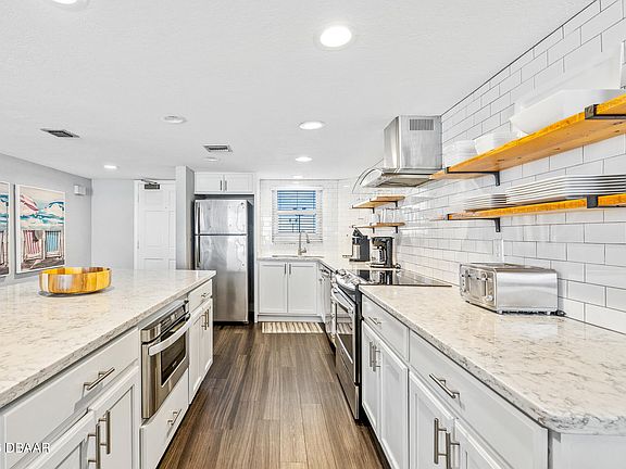5th image of 3815 S Atlantic Ave APT 305