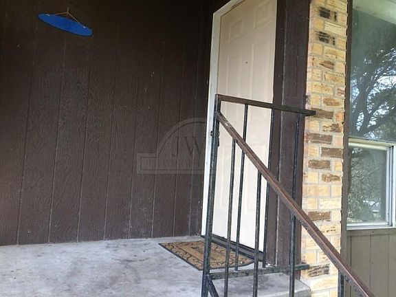 2nd image of 207 Oak Trail Dr APT D
