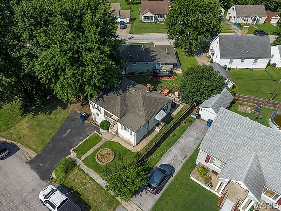 4th image of 240 Herbert St