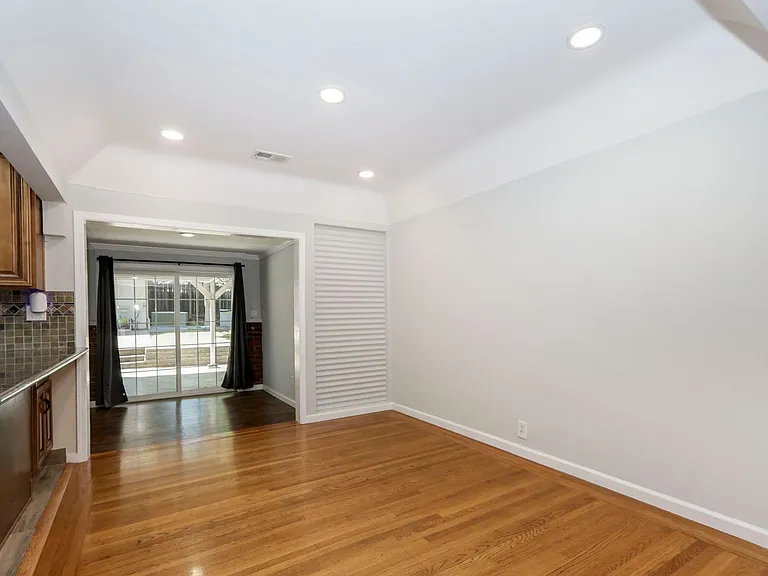 88 Southgate St — Photo 12