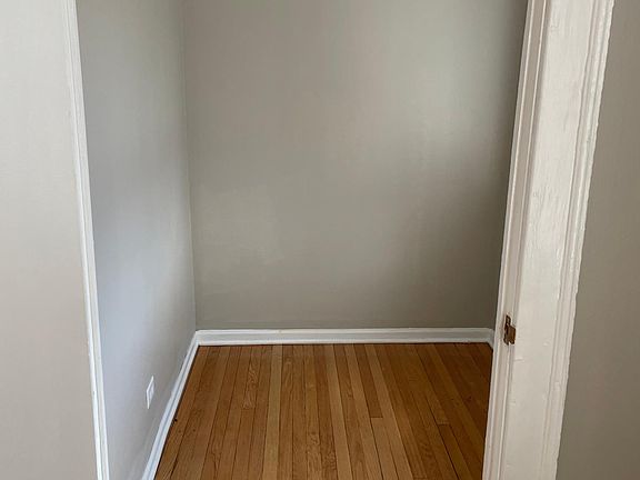 2nd image of 6920 S Oglesby Ave #2223