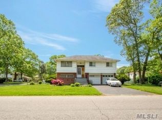 88 Wright St, West Babylon, NY