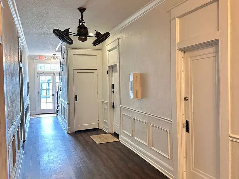 Ivy Flats — Photo 20